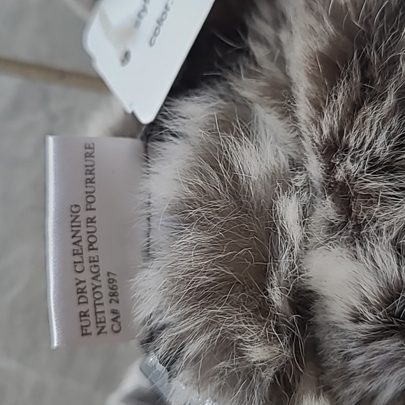 New Fur scarf. Simply gorgeous! - Picture 7 of 7